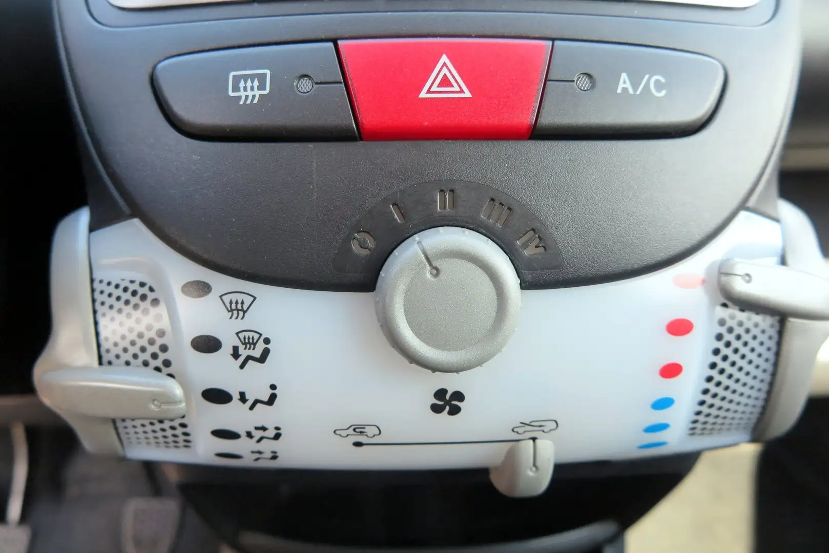 Vehicle image, number 13