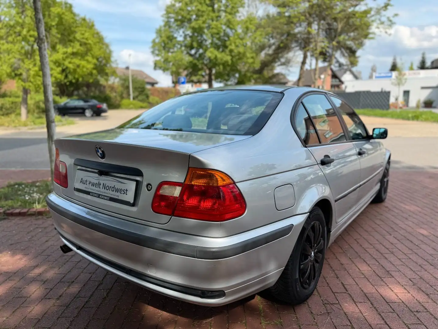 Vehicle image, number 5