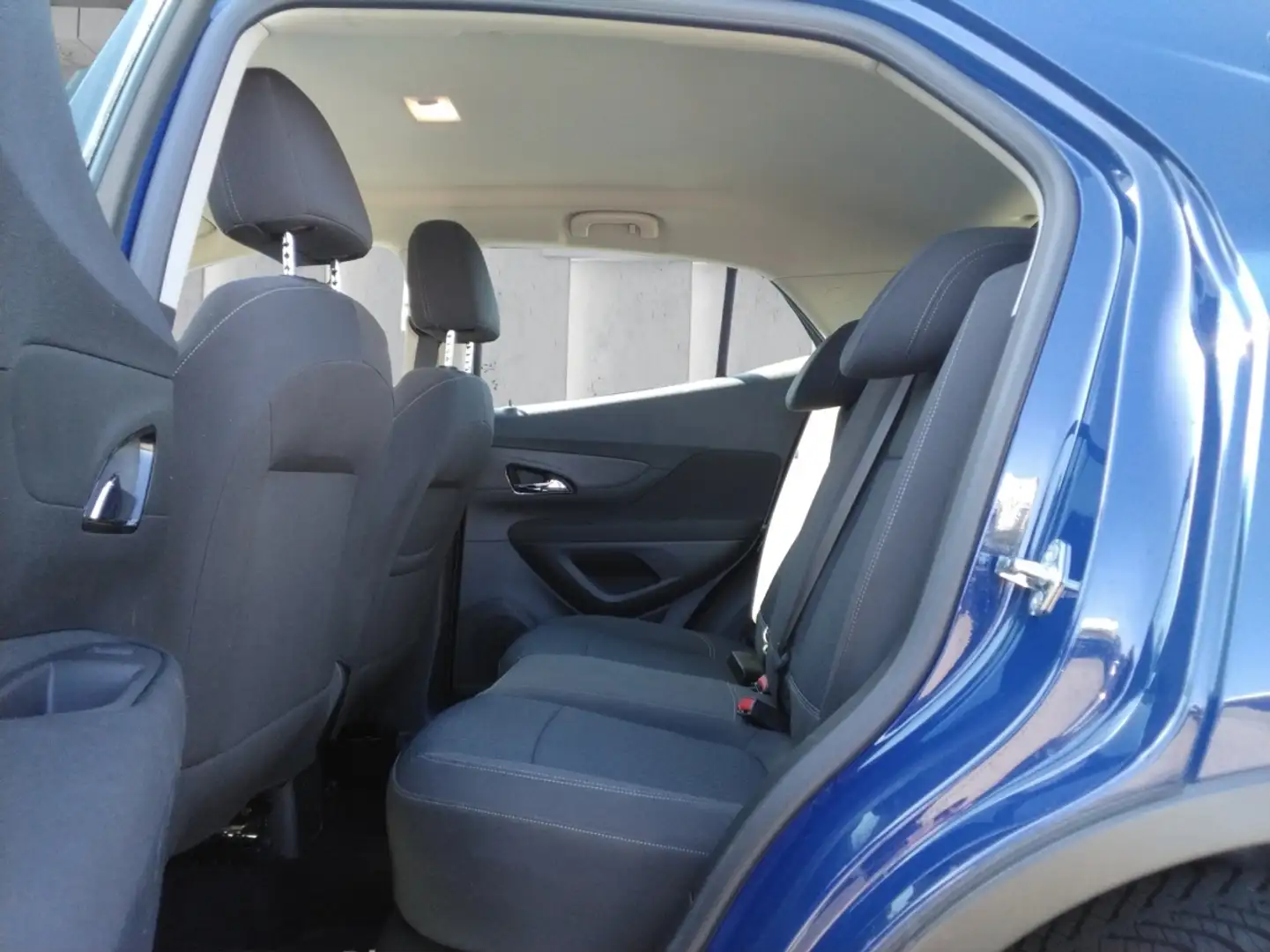 Vehicle image, number 9