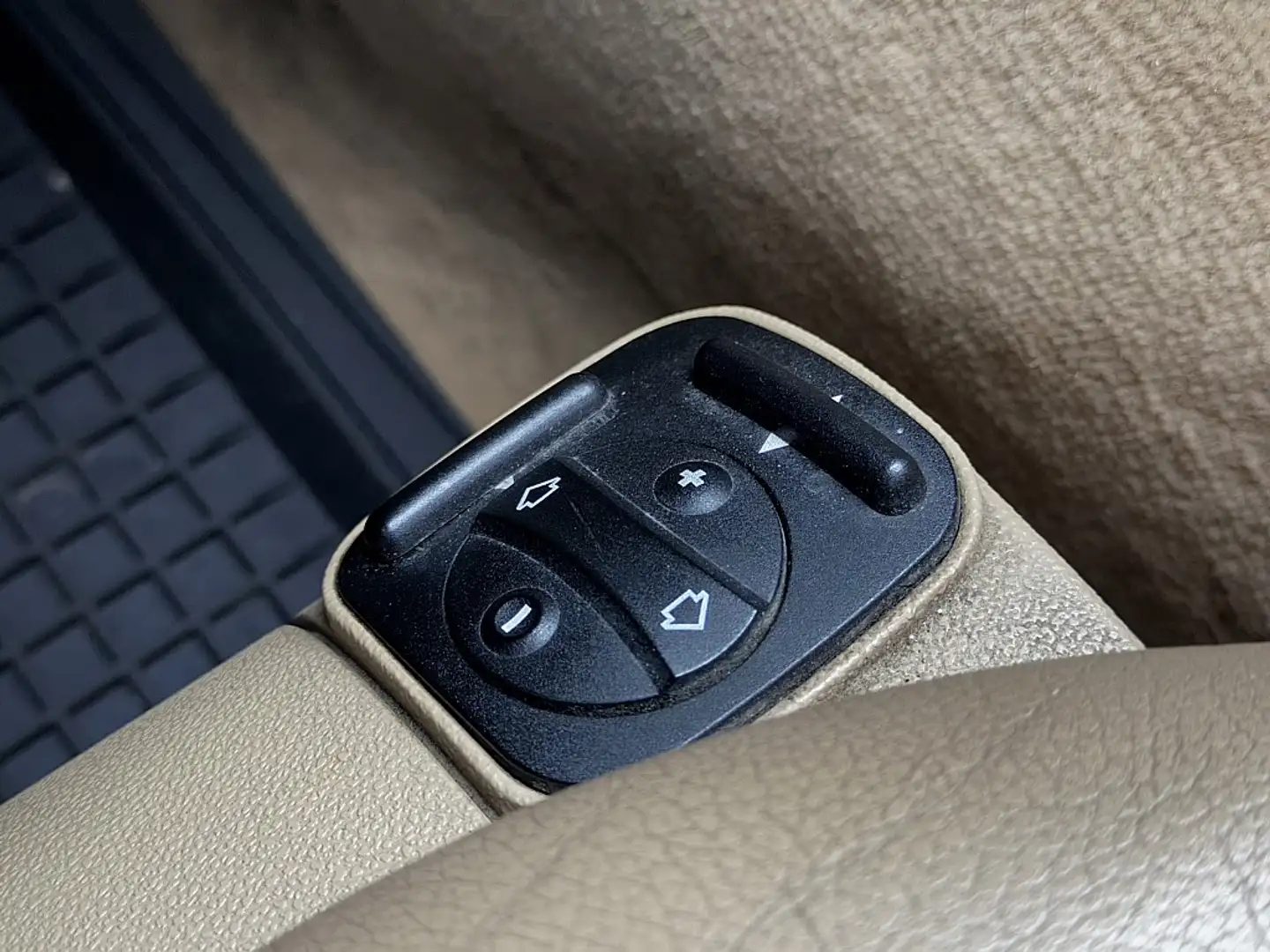 Vehicle image, number 9