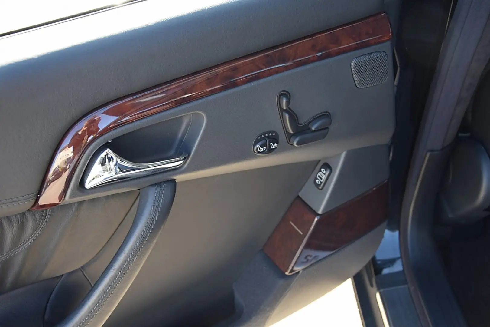 Vehicle image, number 12