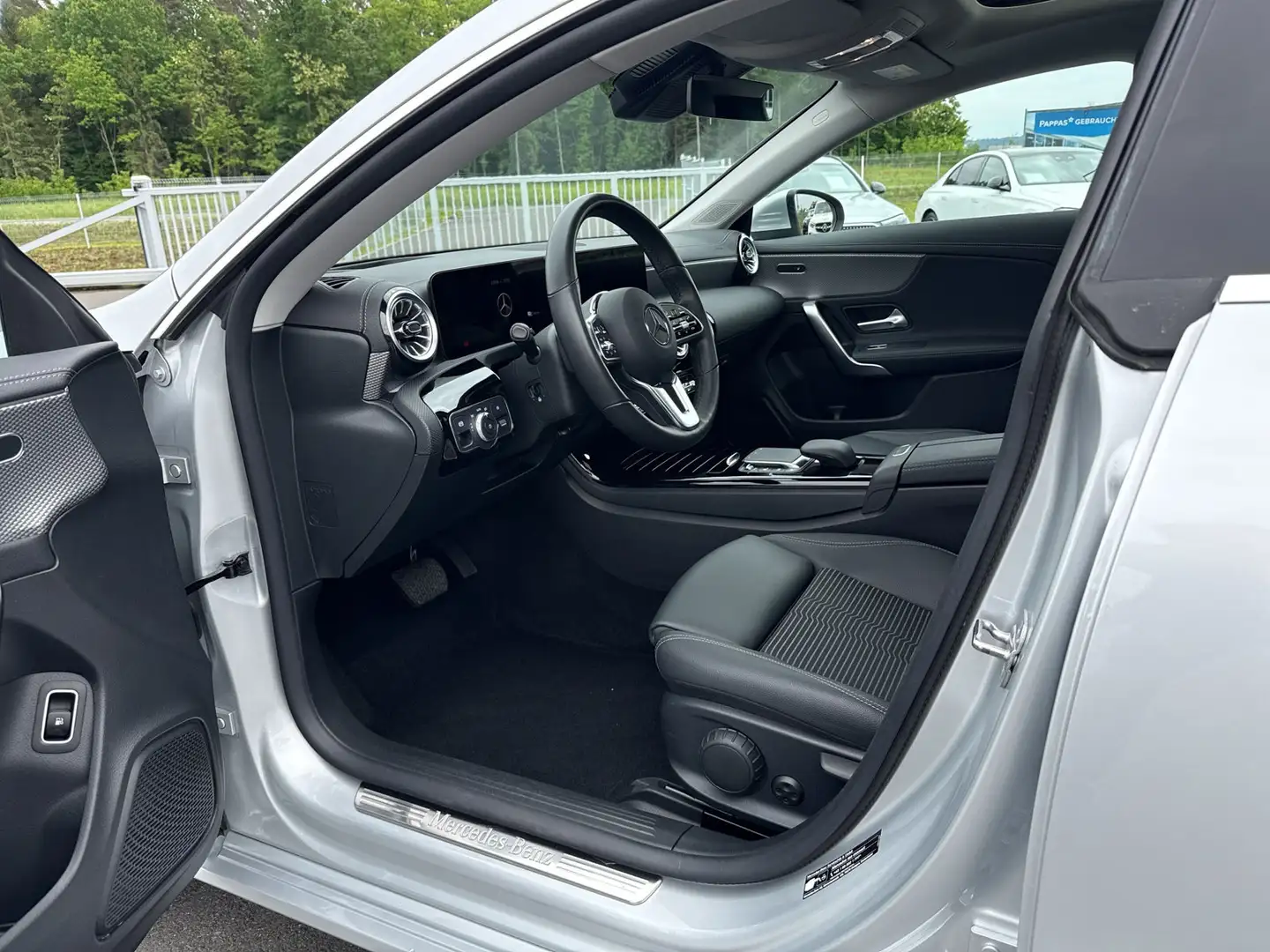 Vehicle image, number 12