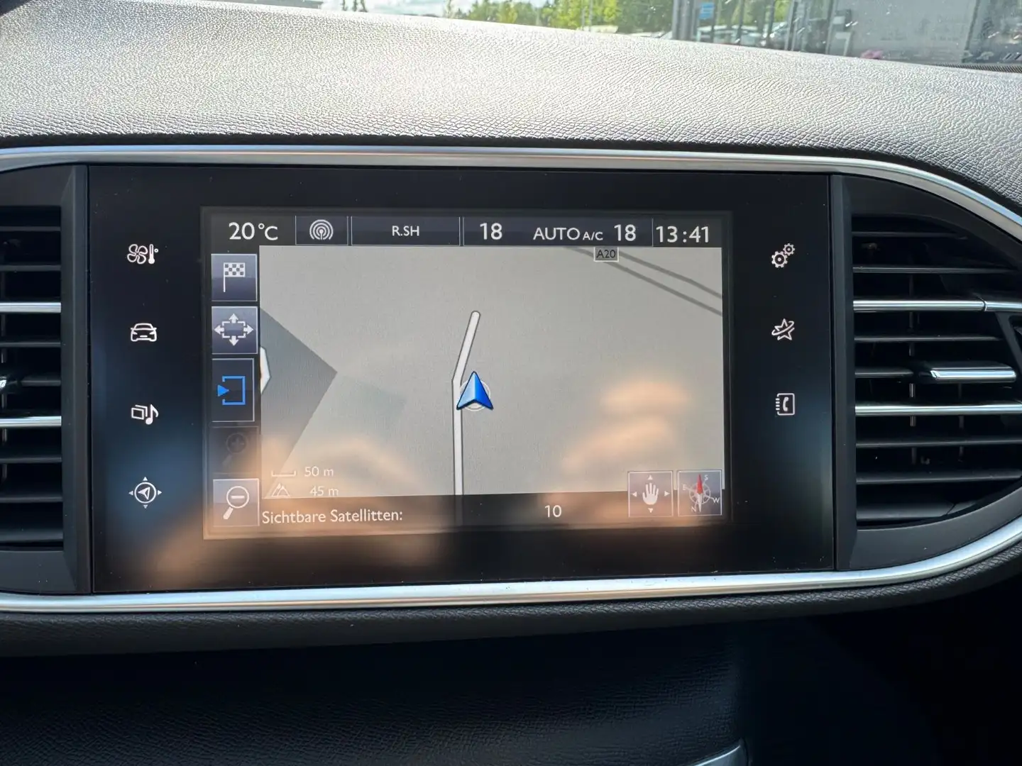 Vehicle image, number 12
