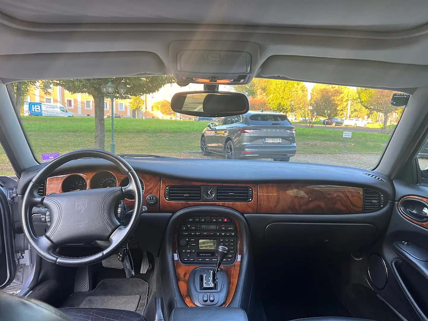 Vehicle image, number 14