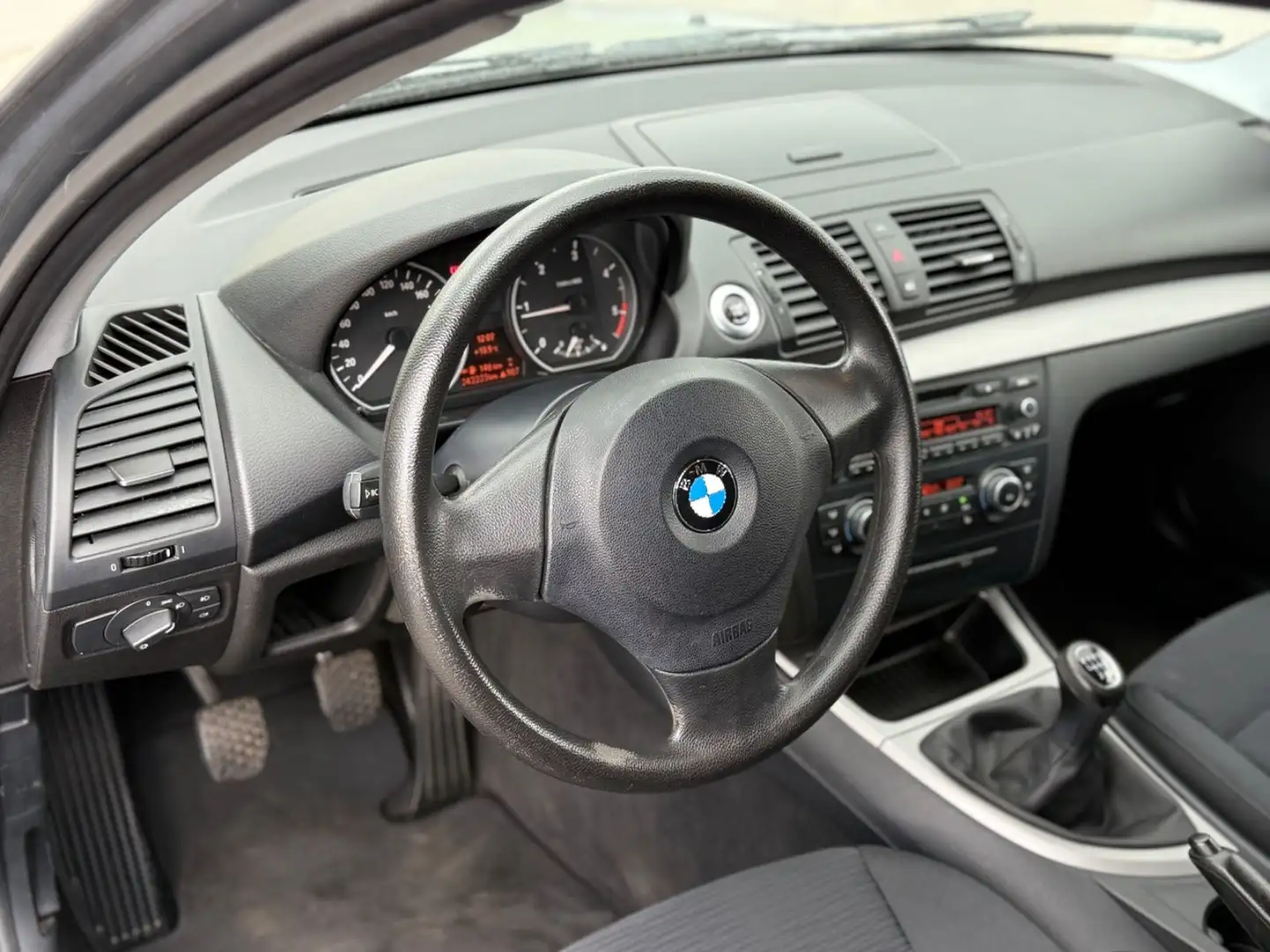 Vehicle image, number 10