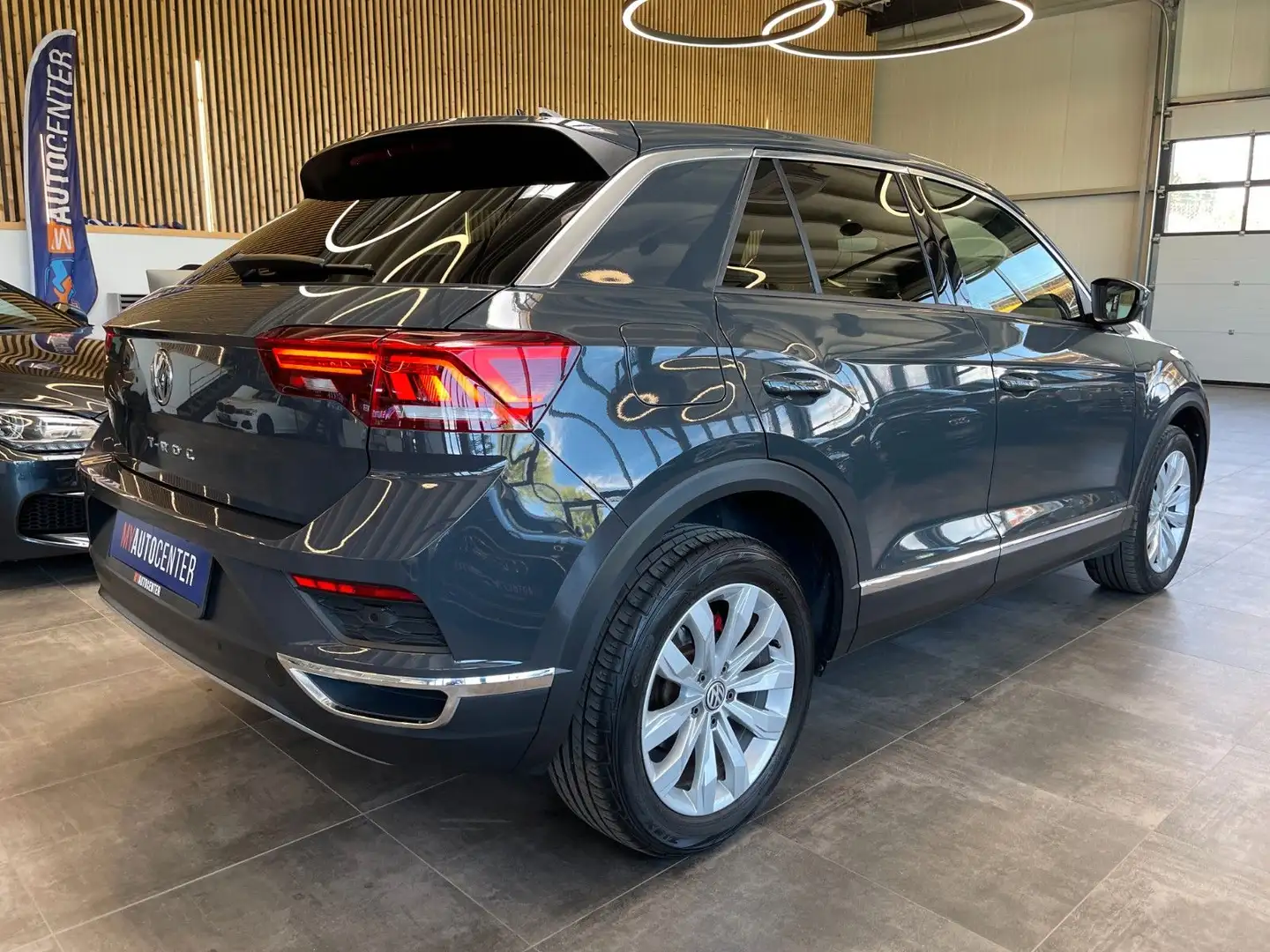Vehicle image, number 4