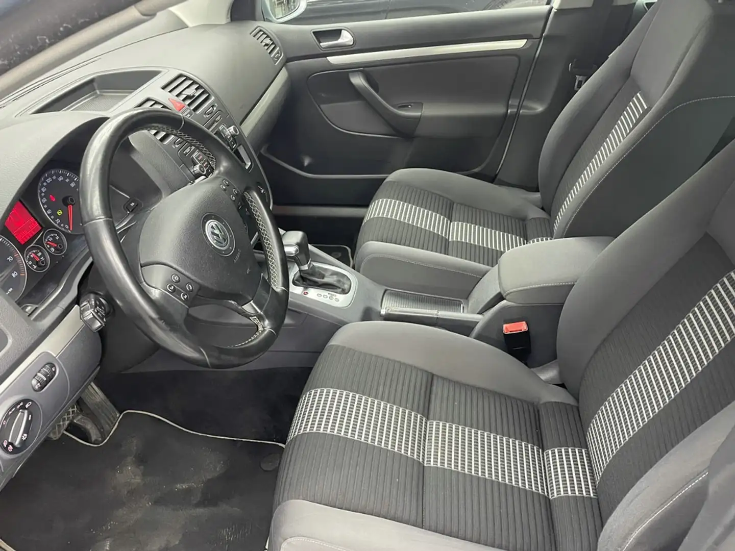 Vehicle image, number 6