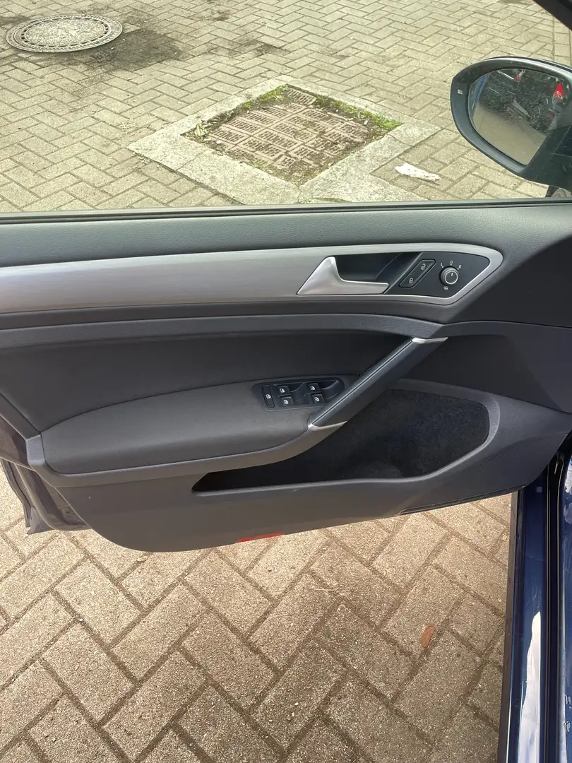 Vehicle image, number 8