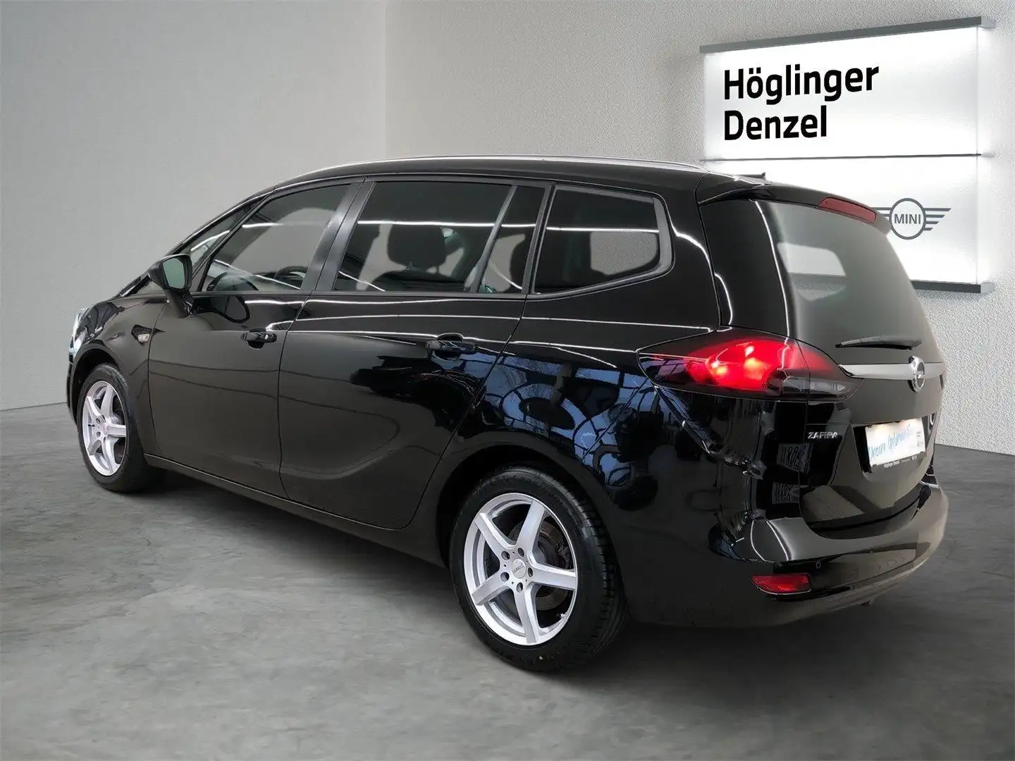Vehicle image, number 9