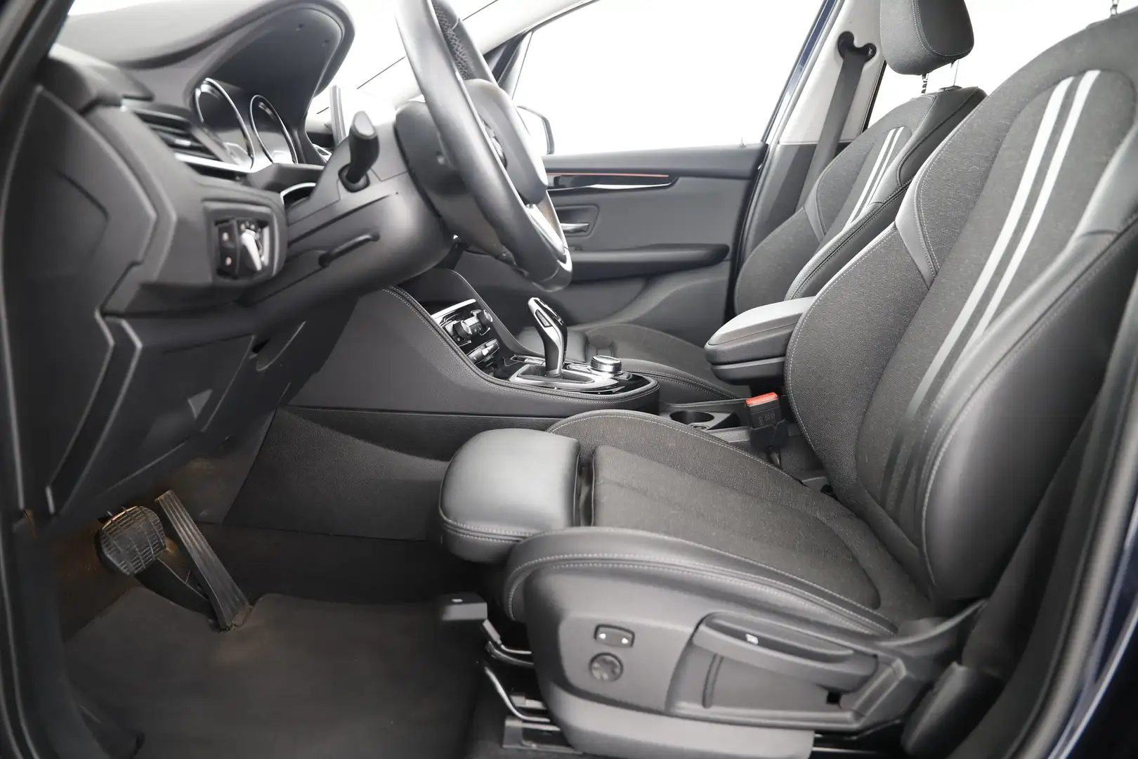 Vehicle image, number 8