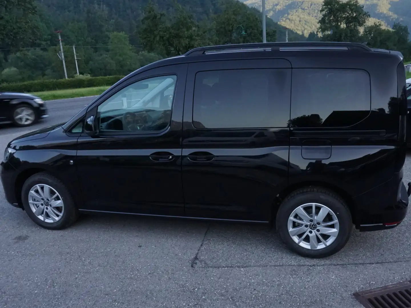Vehicle image, number 5