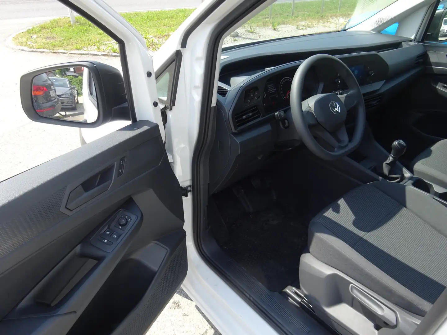 Vehicle image, number 13