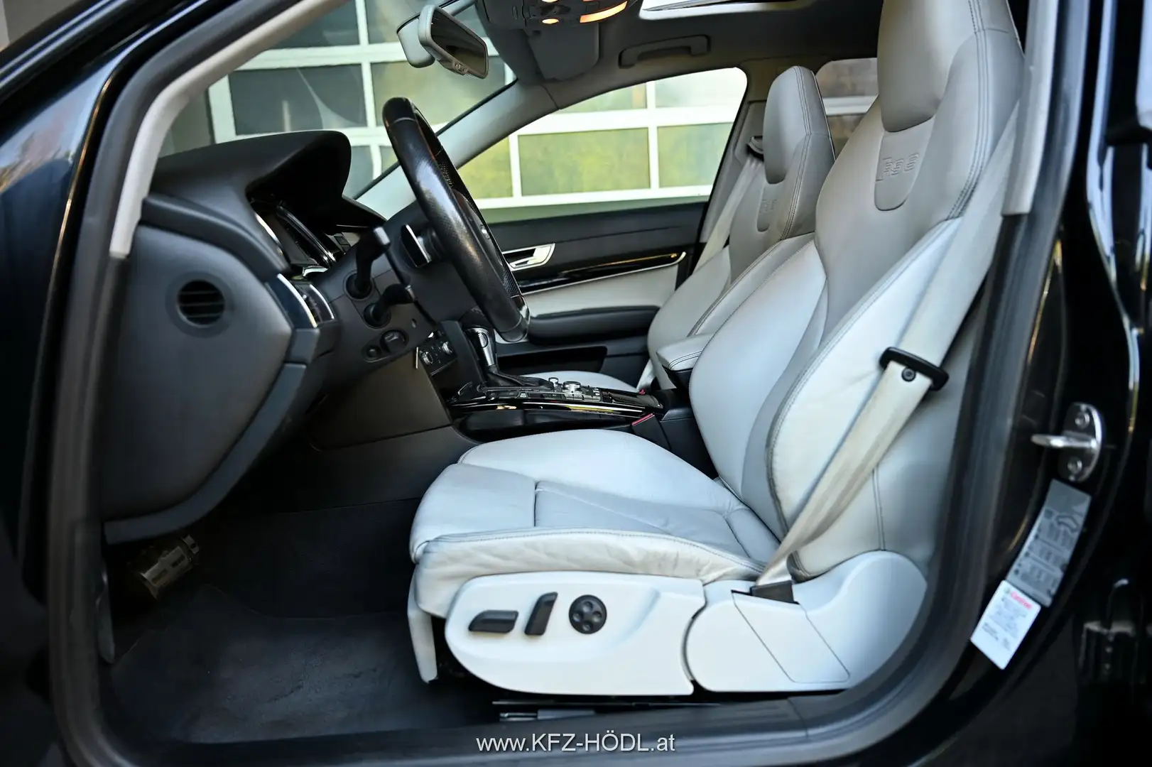 Vehicle image, number 12