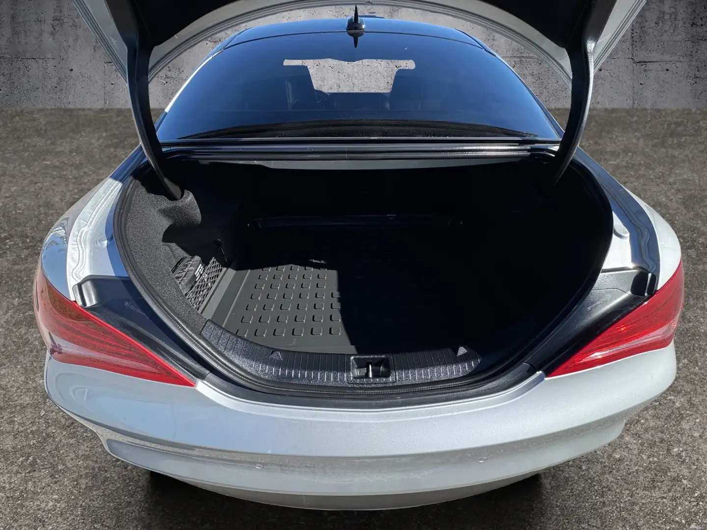 Vehicle image, number 12