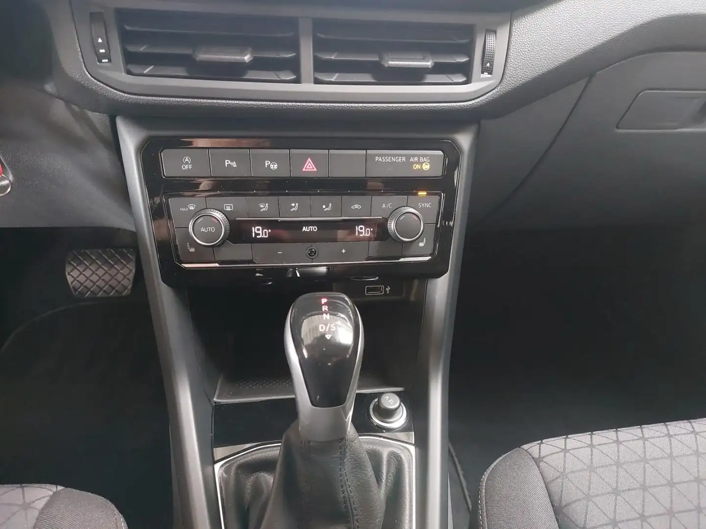 Vehicle image, number 14