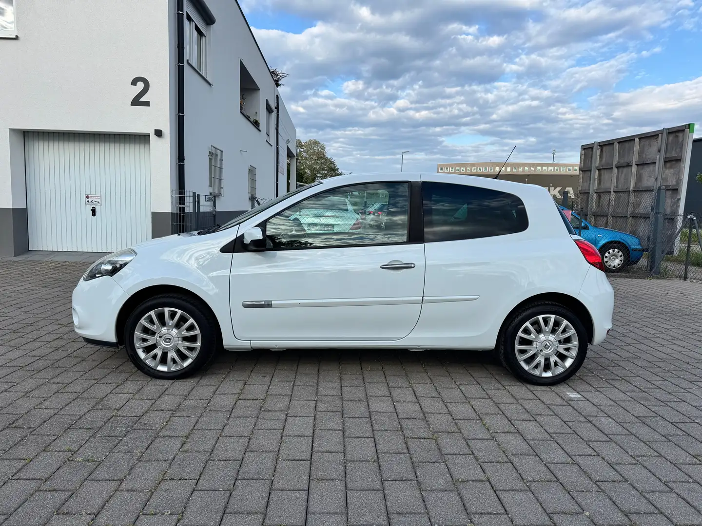 Vehicle image, number 2