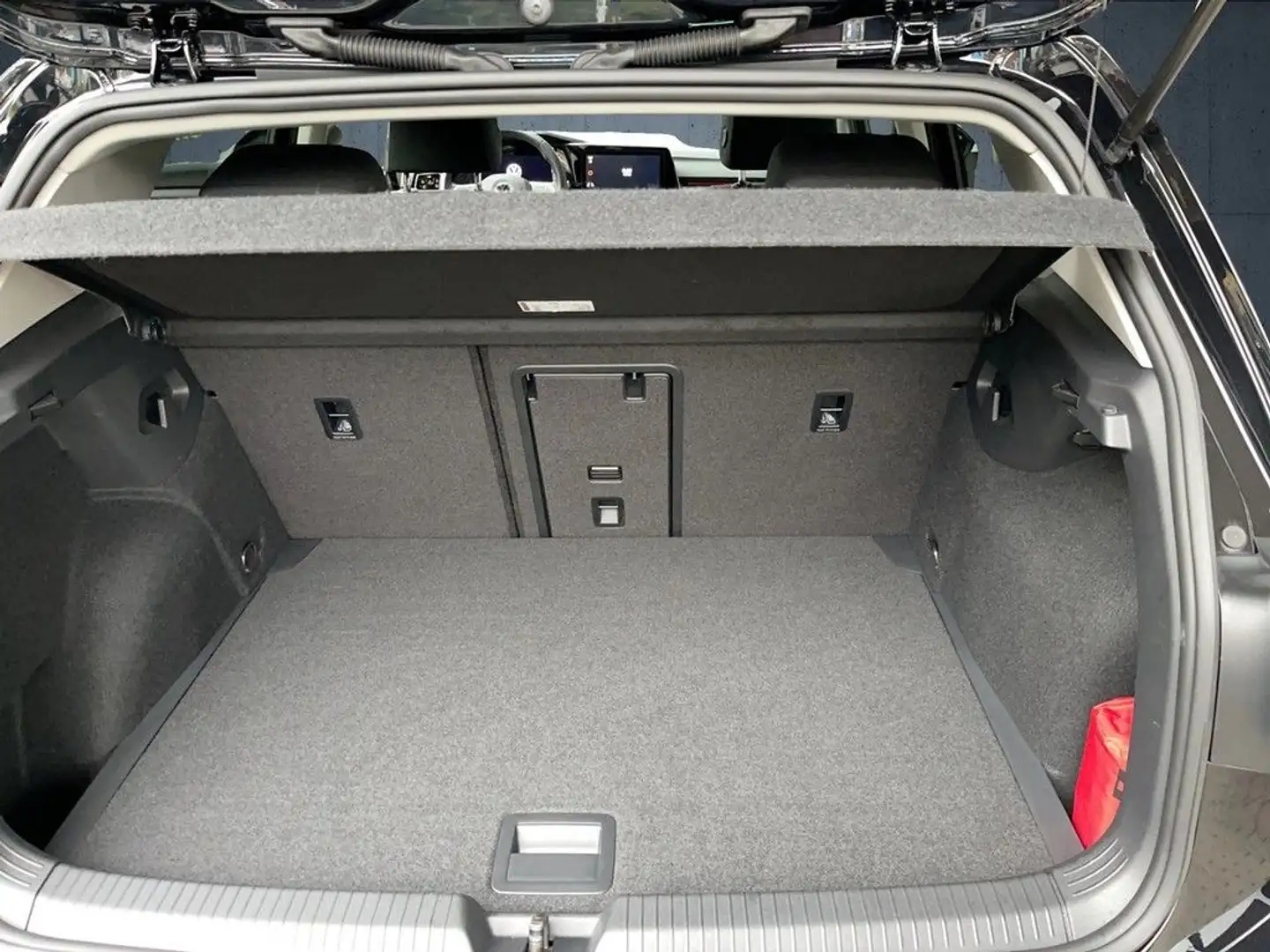 Vehicle image, number 12