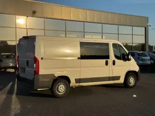 Vehicle image thumbnail, number 4
