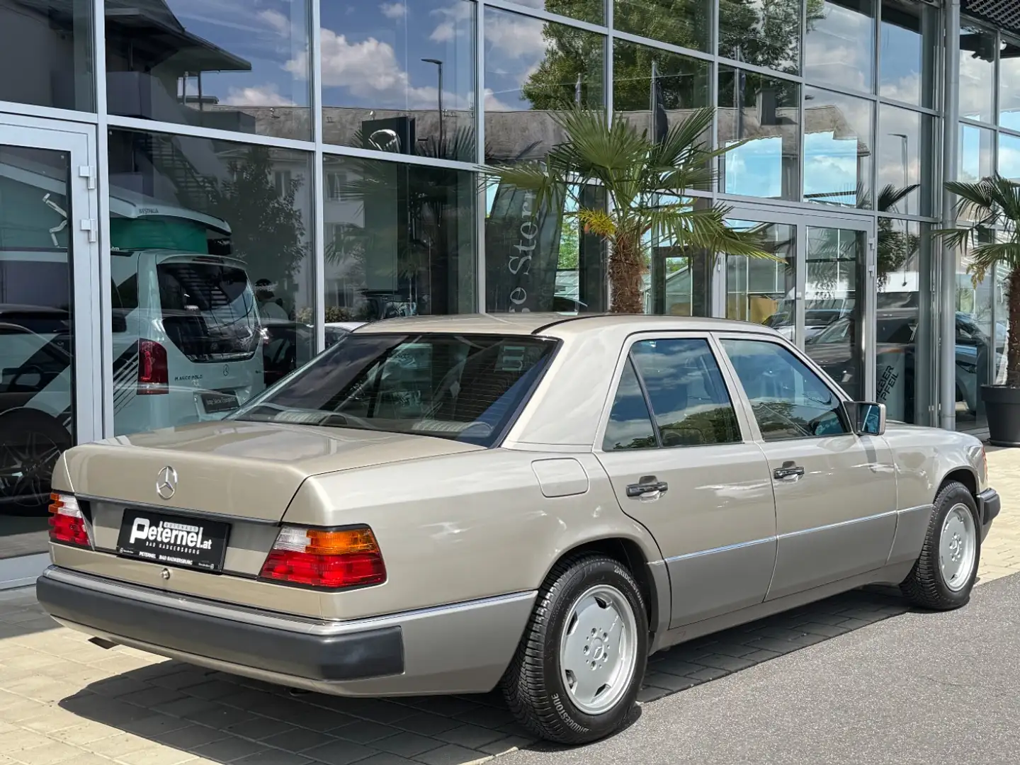 Vehicle image, number 6