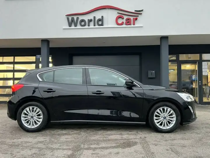 Additional image of the vehicle