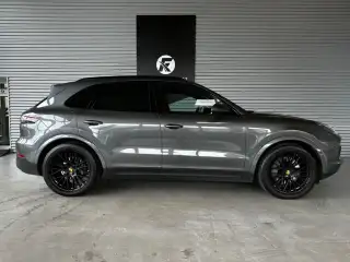 Vehicle image thumbnail, number 4