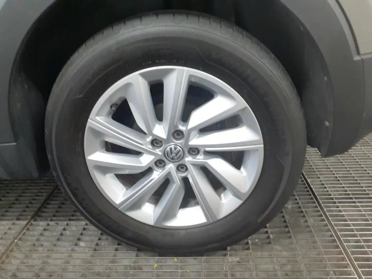 Vehicle image, number 11