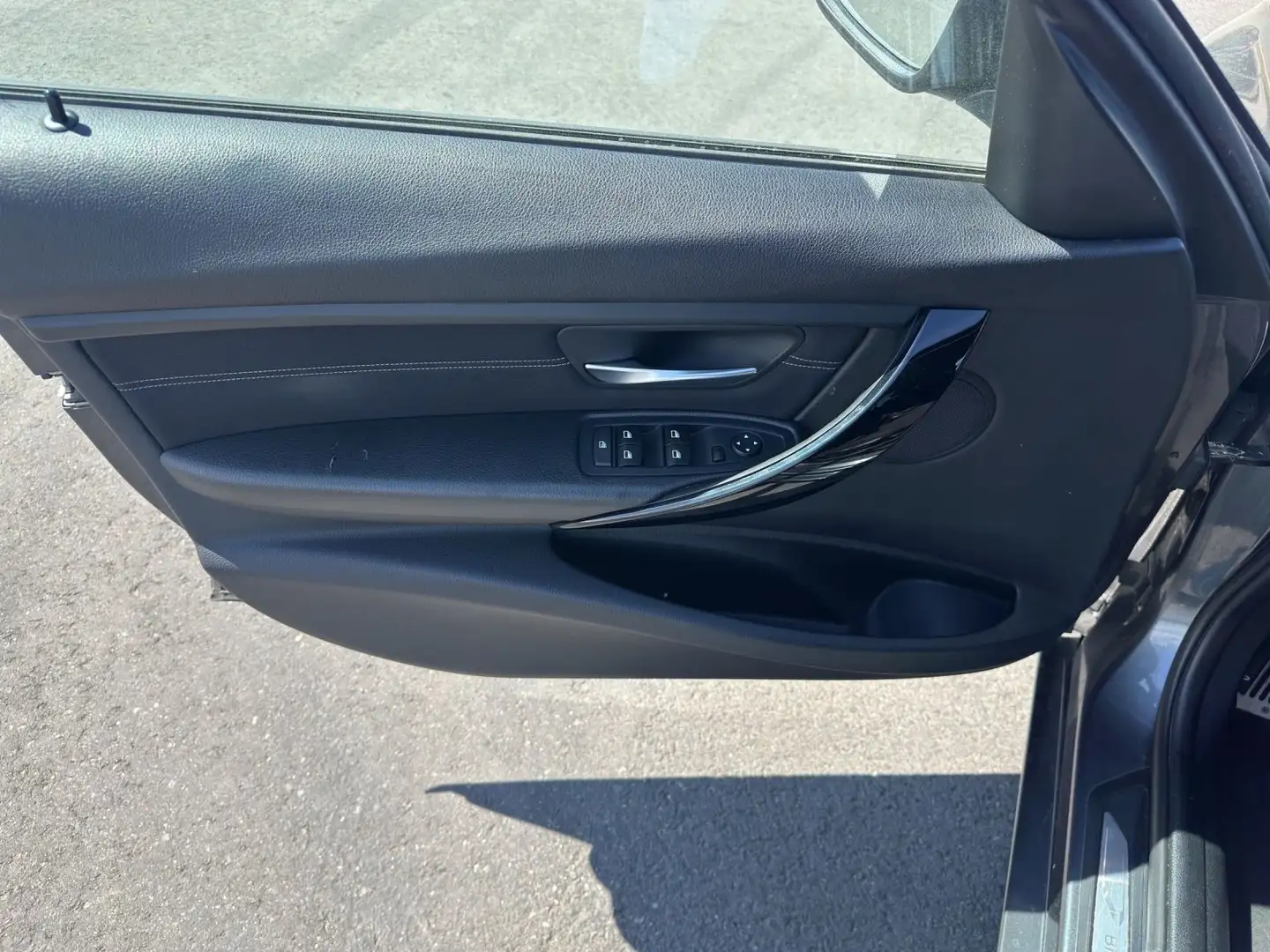 Vehicle image, number 10