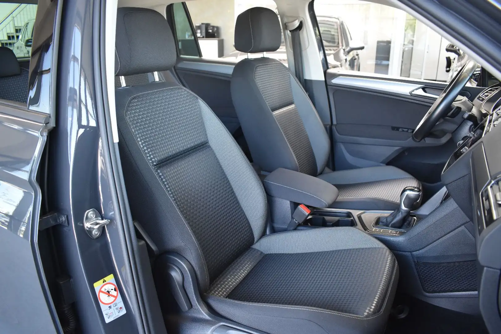 Vehicle image, number 9