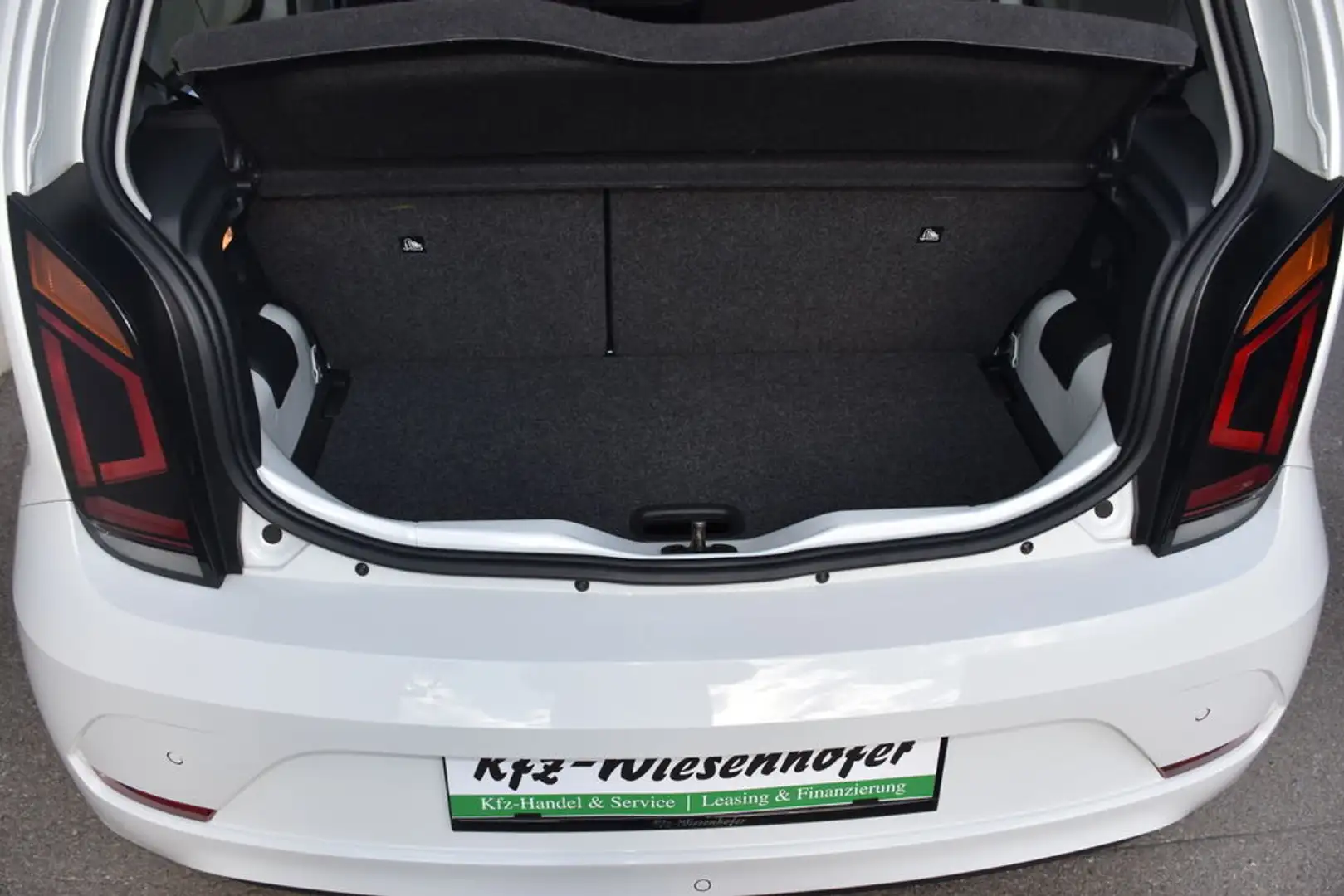Vehicle image, number 14
