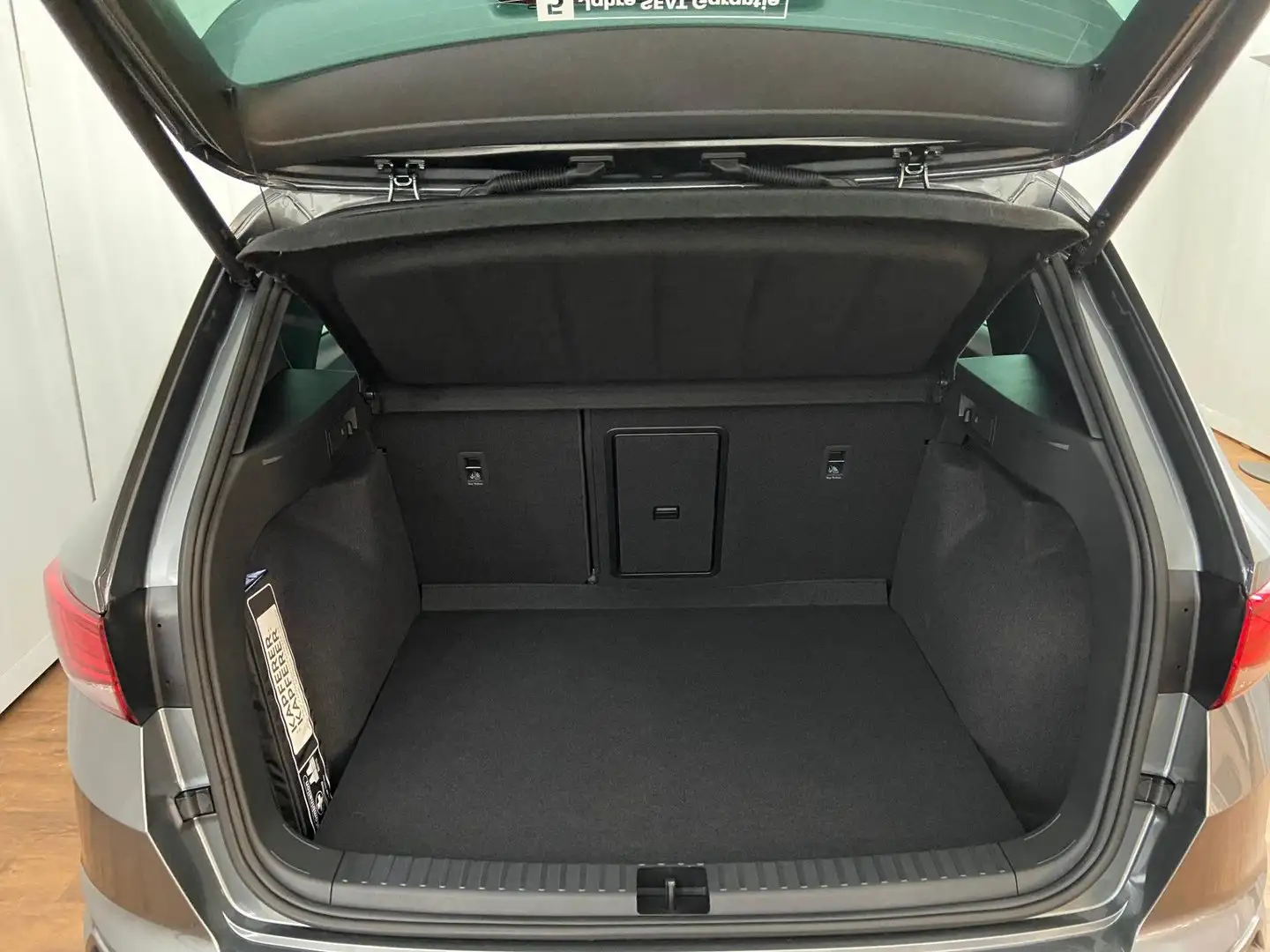 Vehicle image, number 8