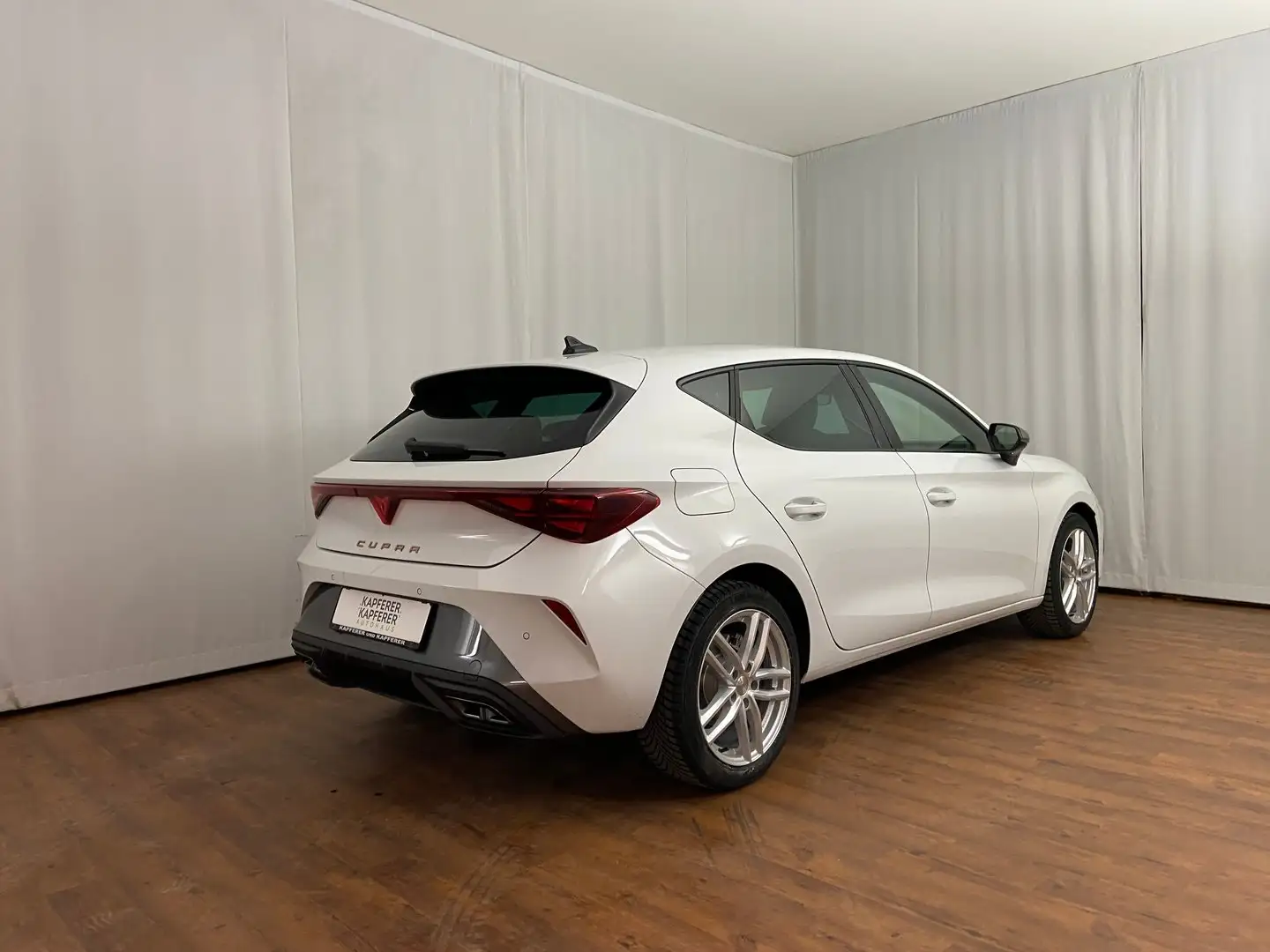 Vehicle image, number 8