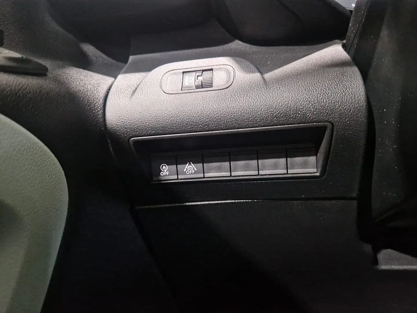 Vehicle image, number 12