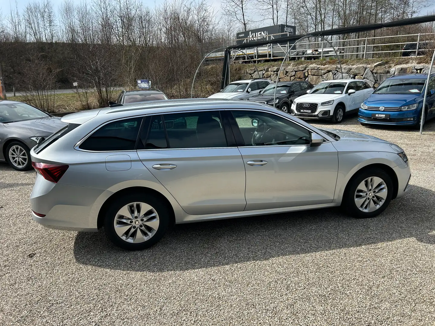 Vehicle image, number 11