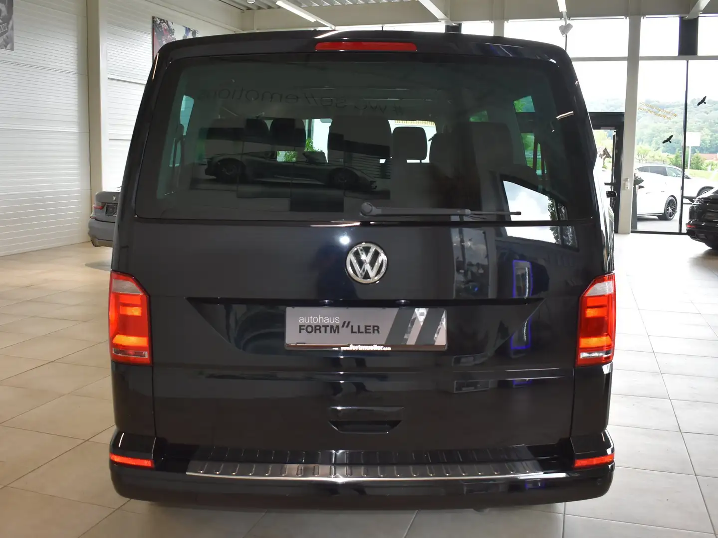 Vehicle image, number 9