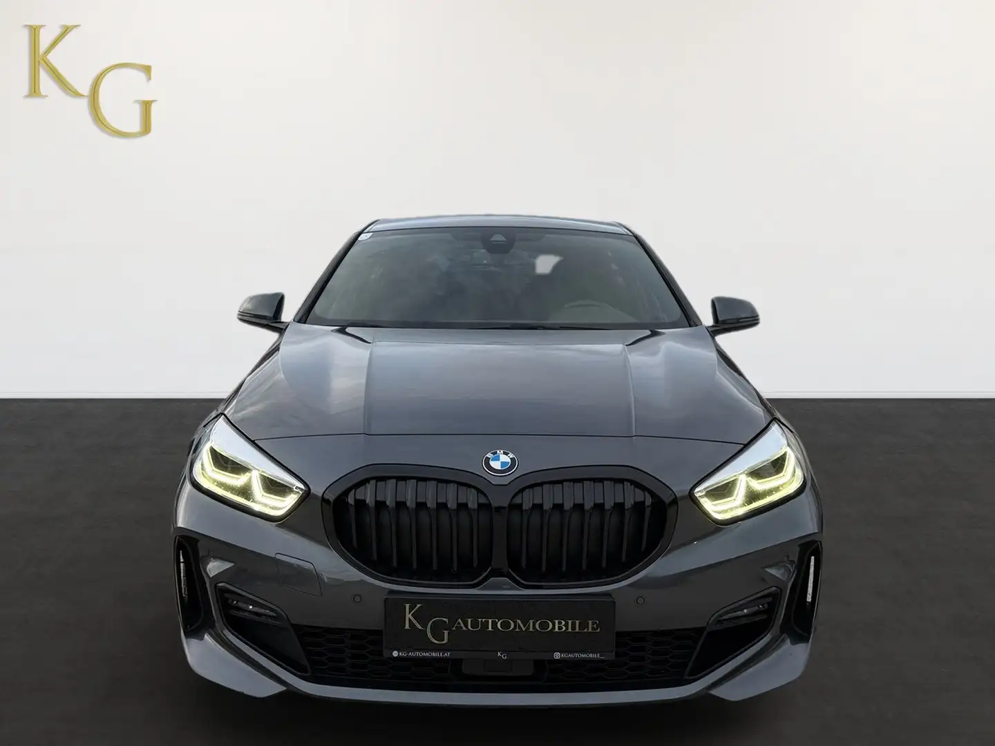 Vehicle image, number 12