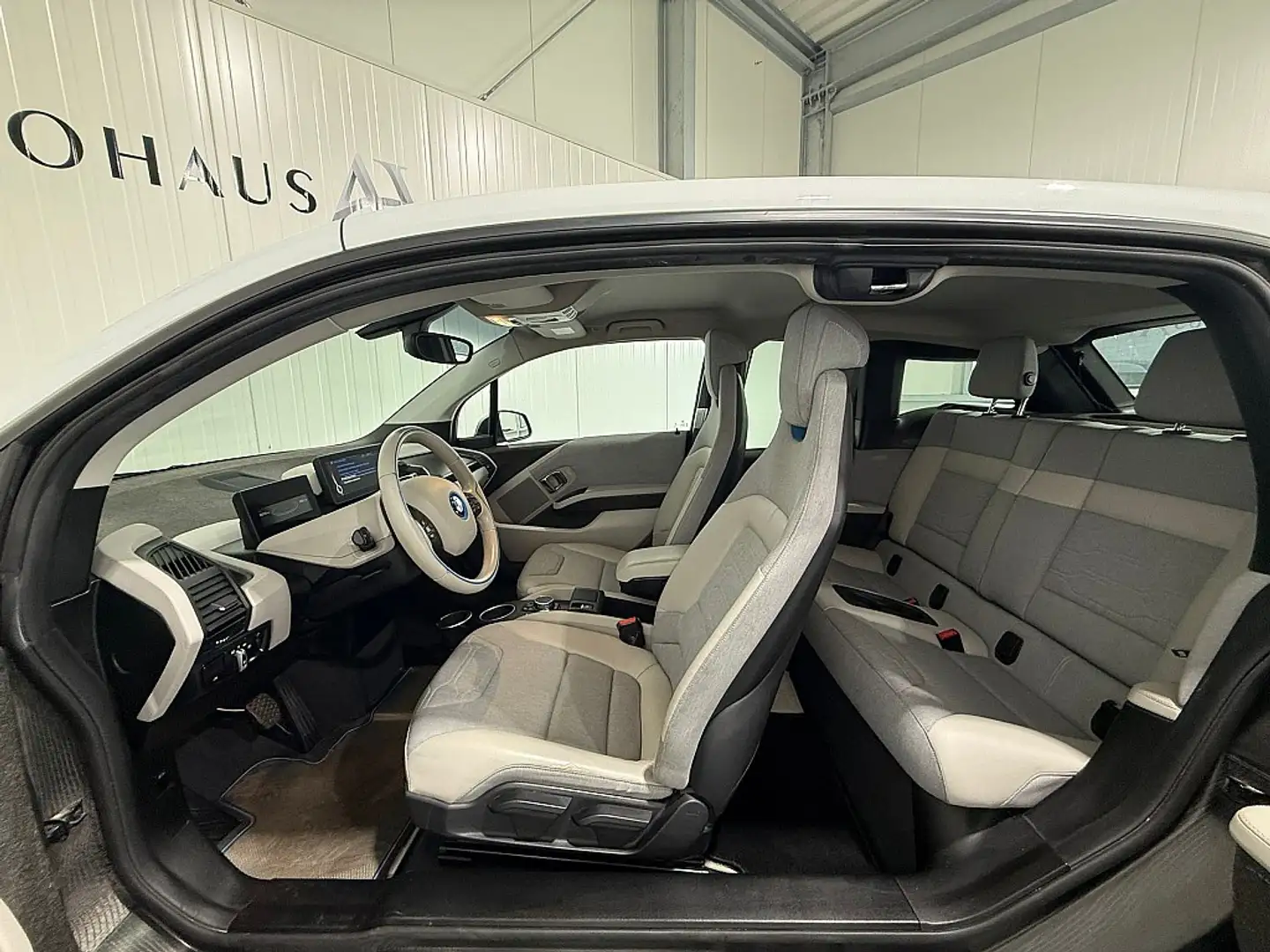 Vehicle image, number 12