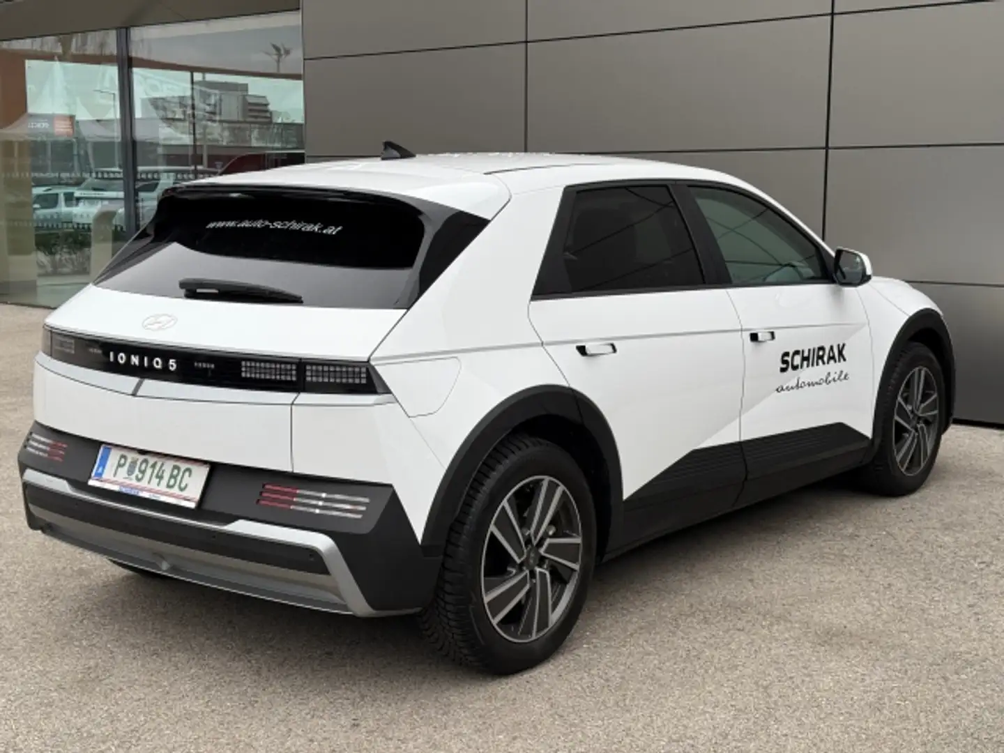 Vehicle image, number 3