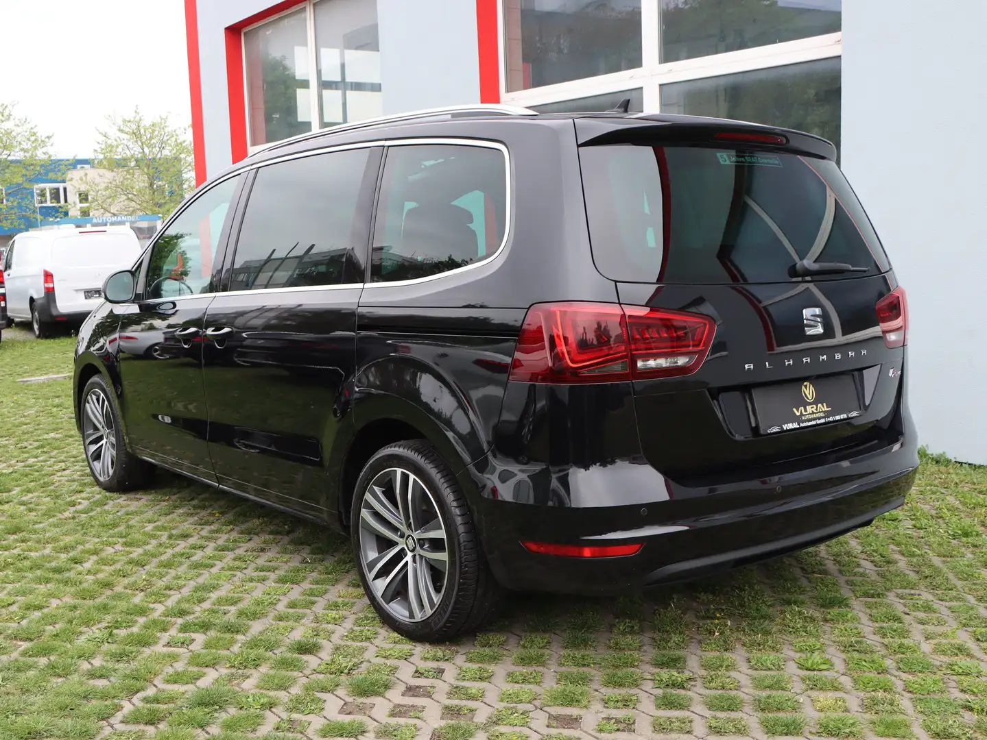 Vehicle image, number 9