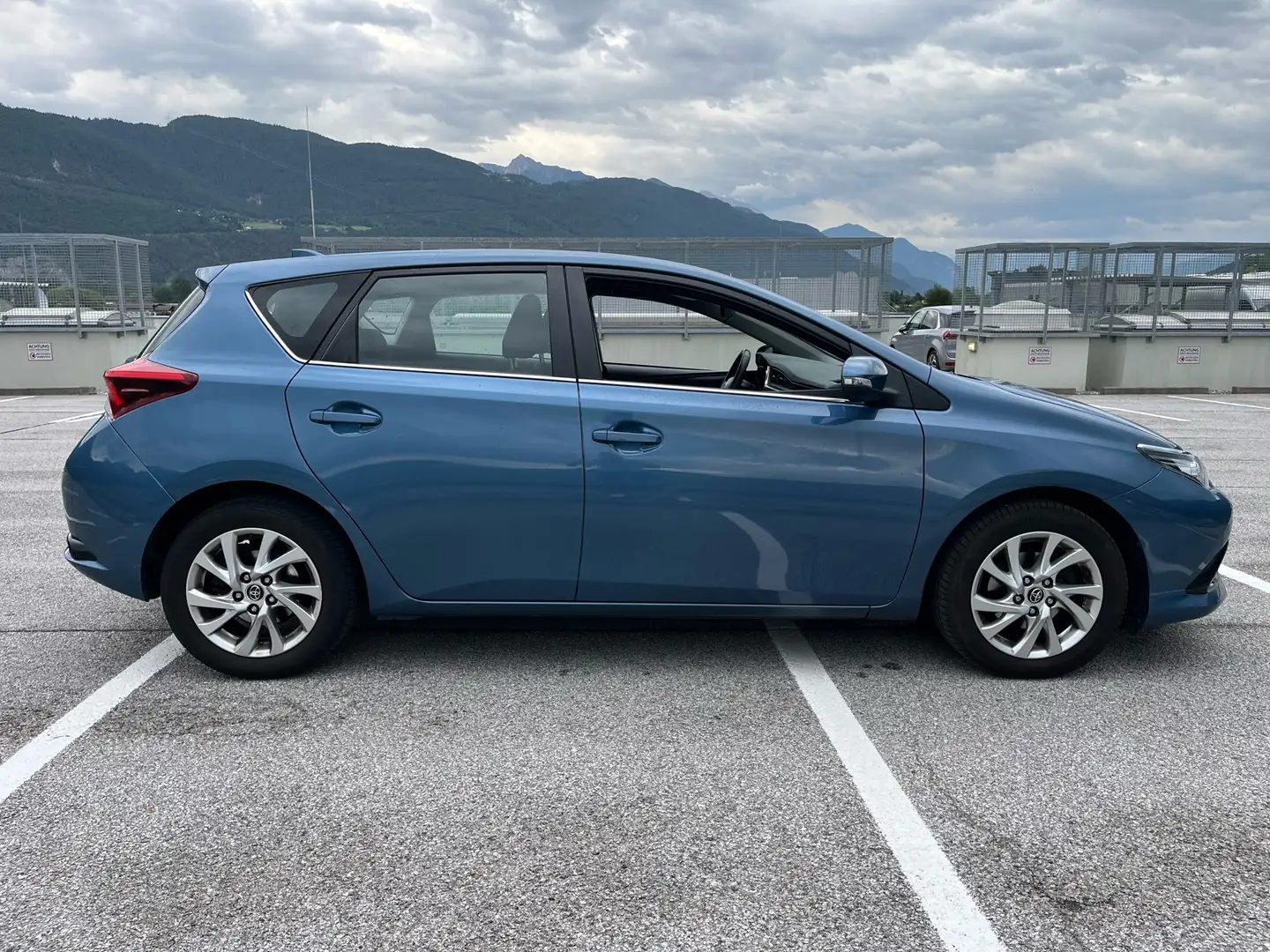 Vehicle image, number 6