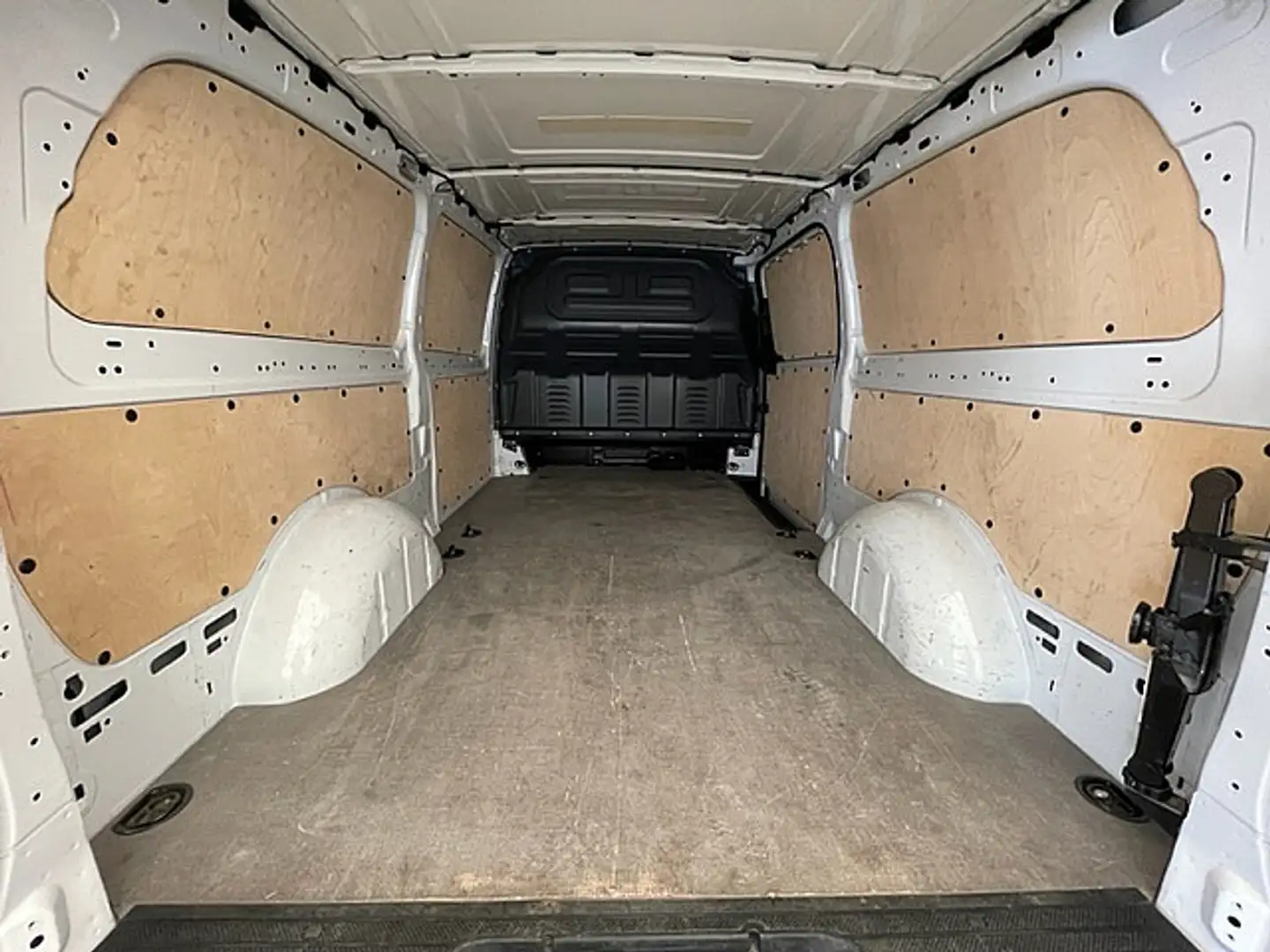 Vehicle image, number 8