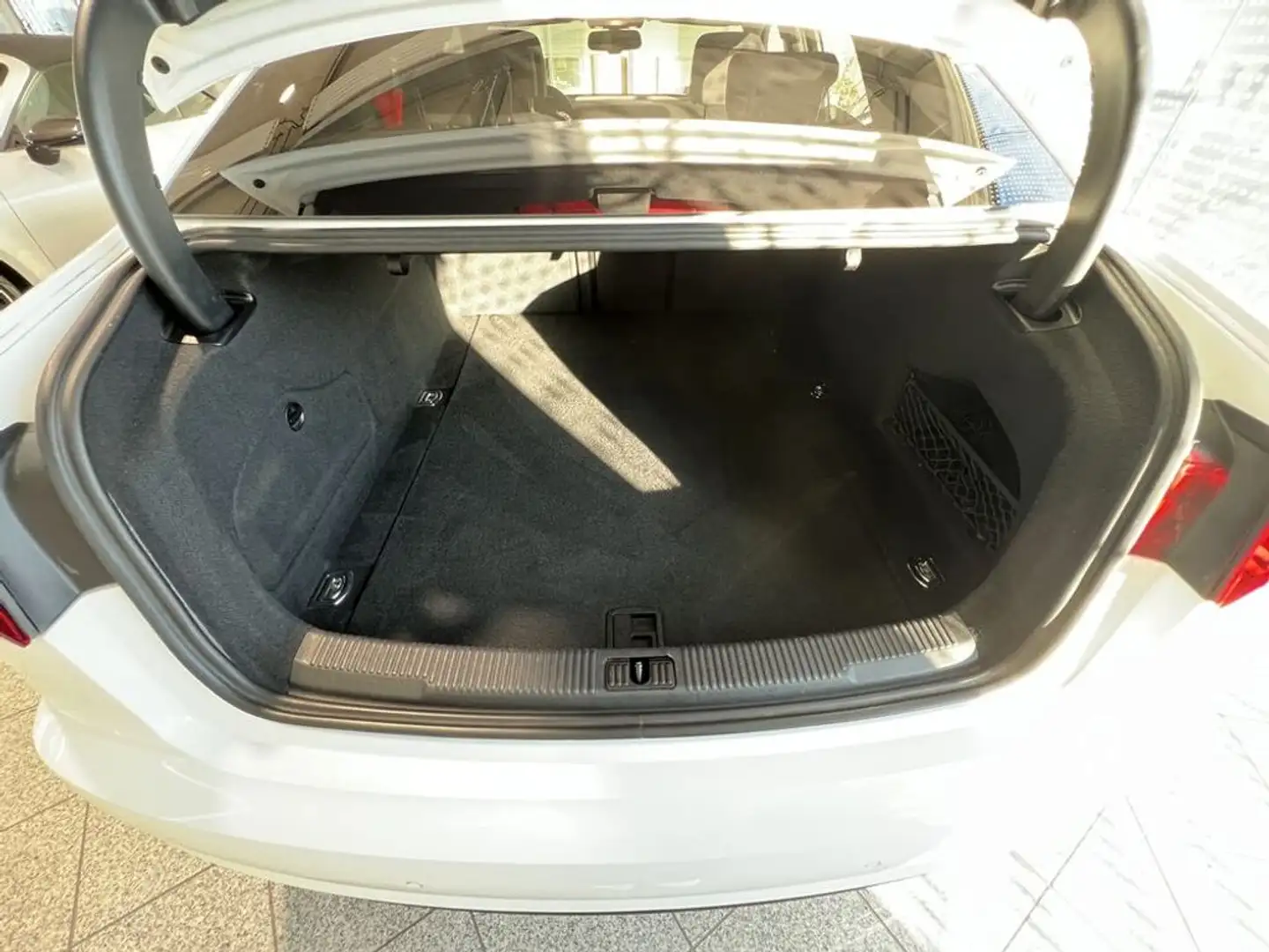 Vehicle image, number 7