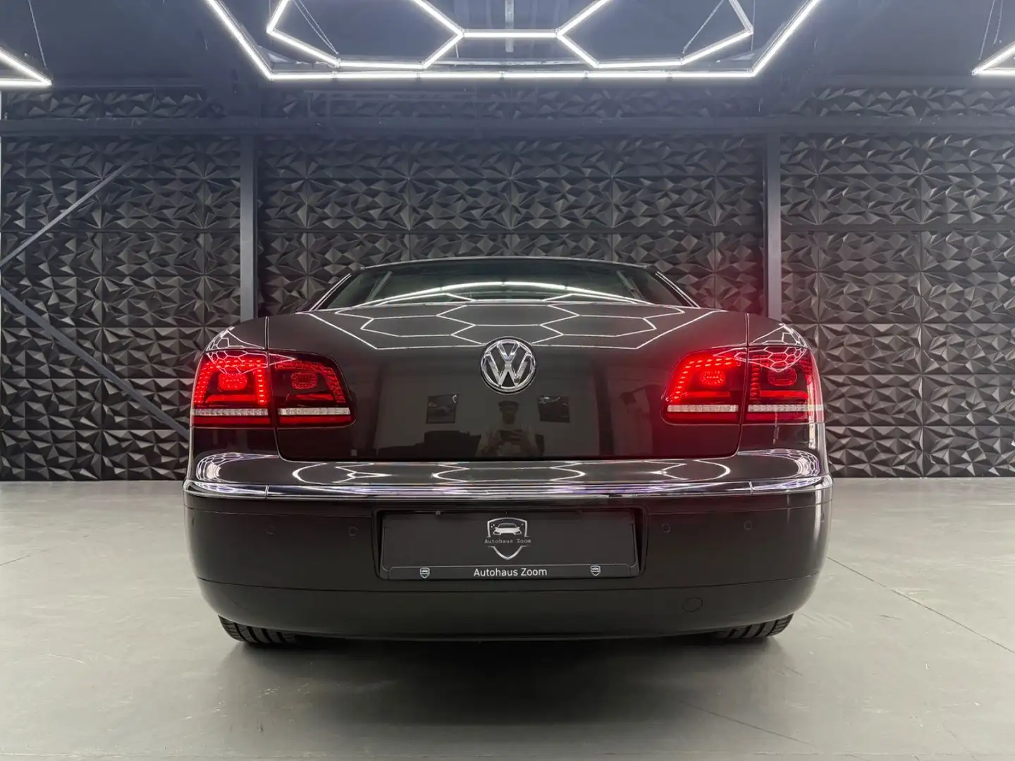 Vehicle image, number 10