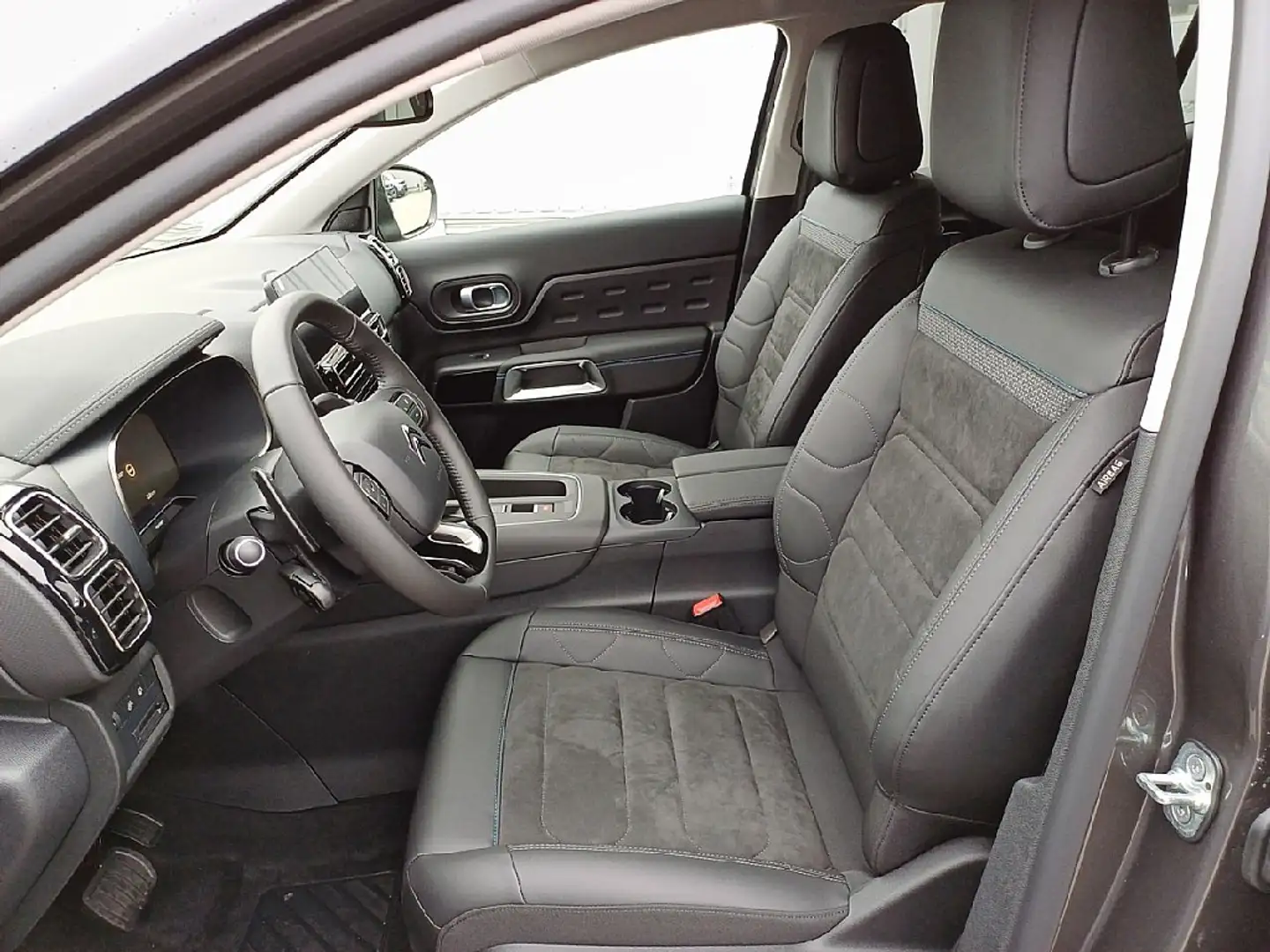Vehicle image, number 9