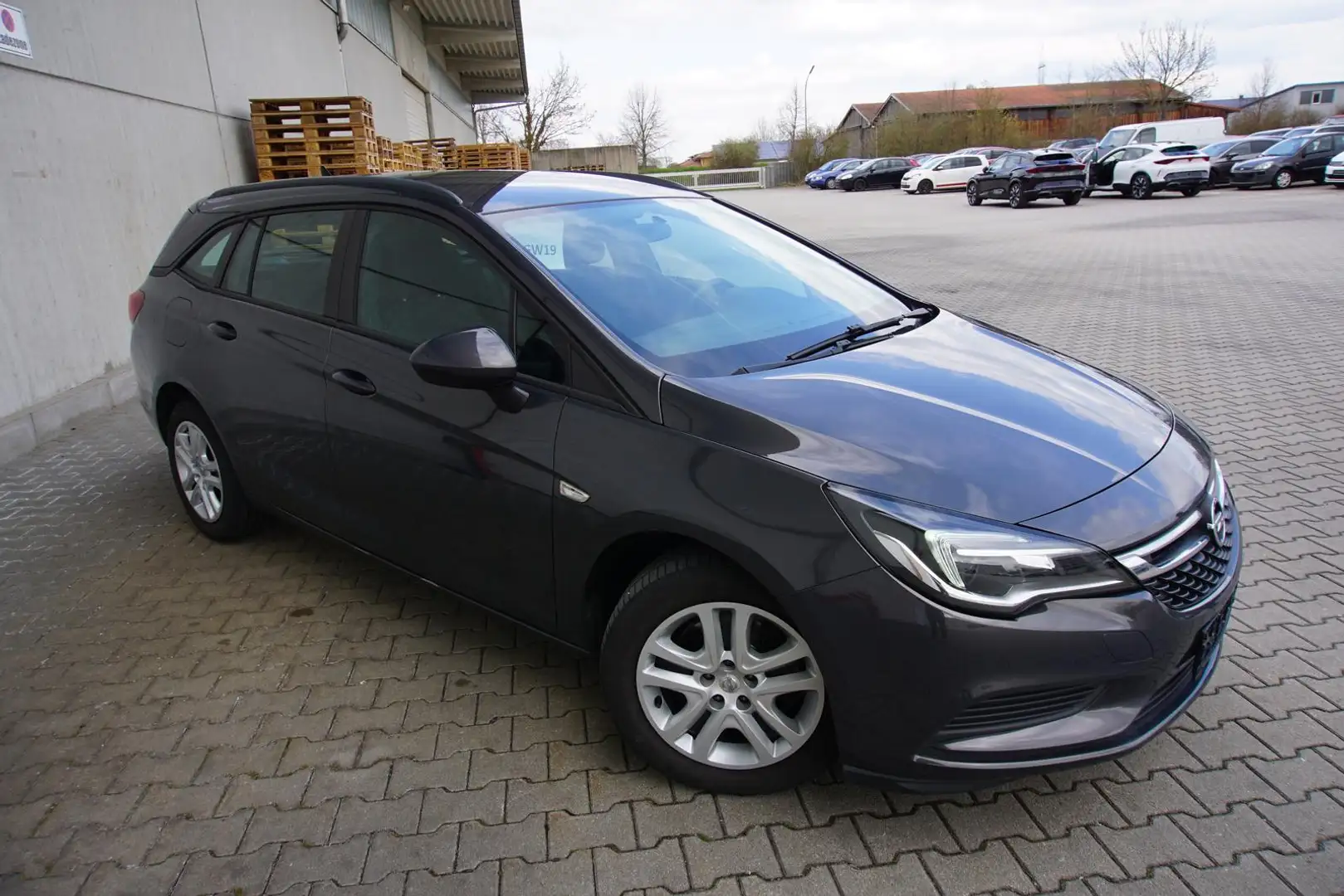 Vehicle image, number 8