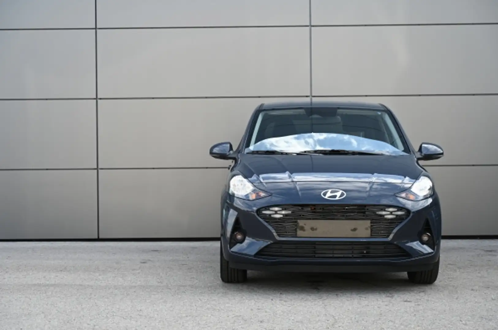 Vehicle image, number 2