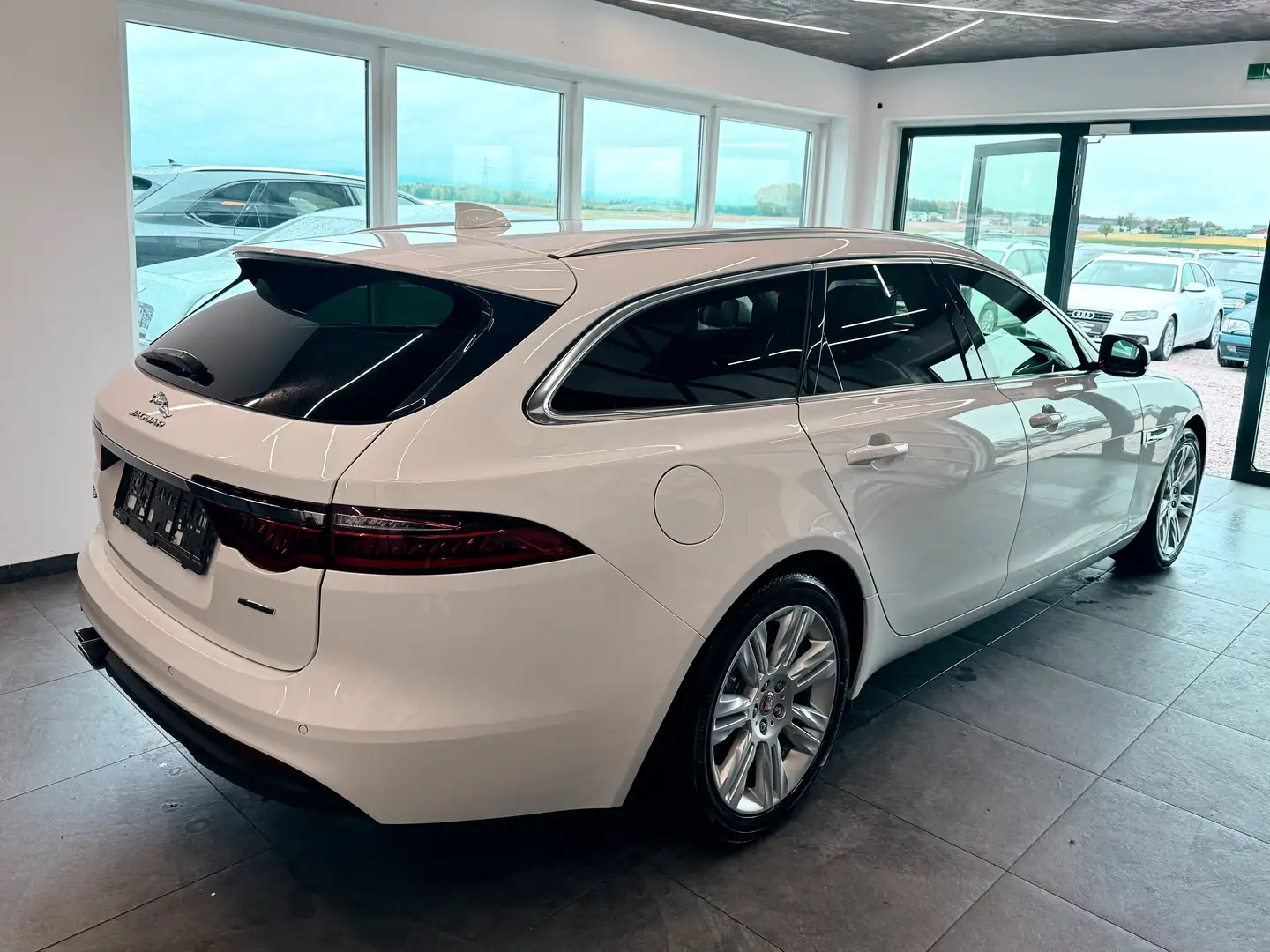 Vehicle image, number 4