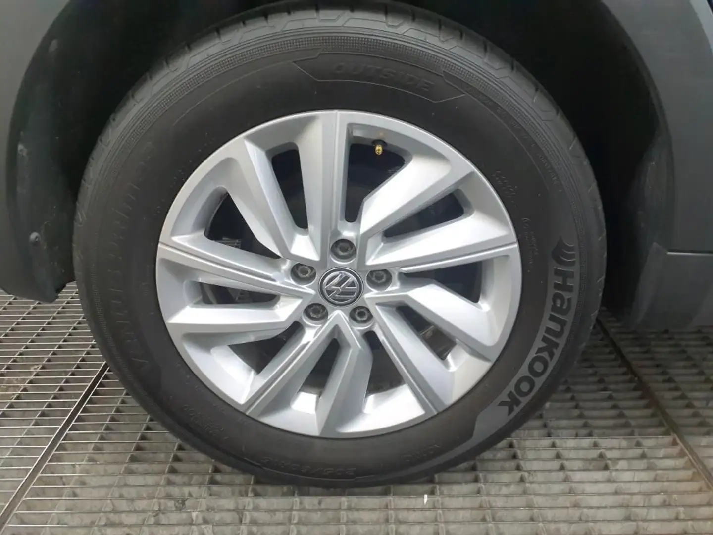 Vehicle image, number 12