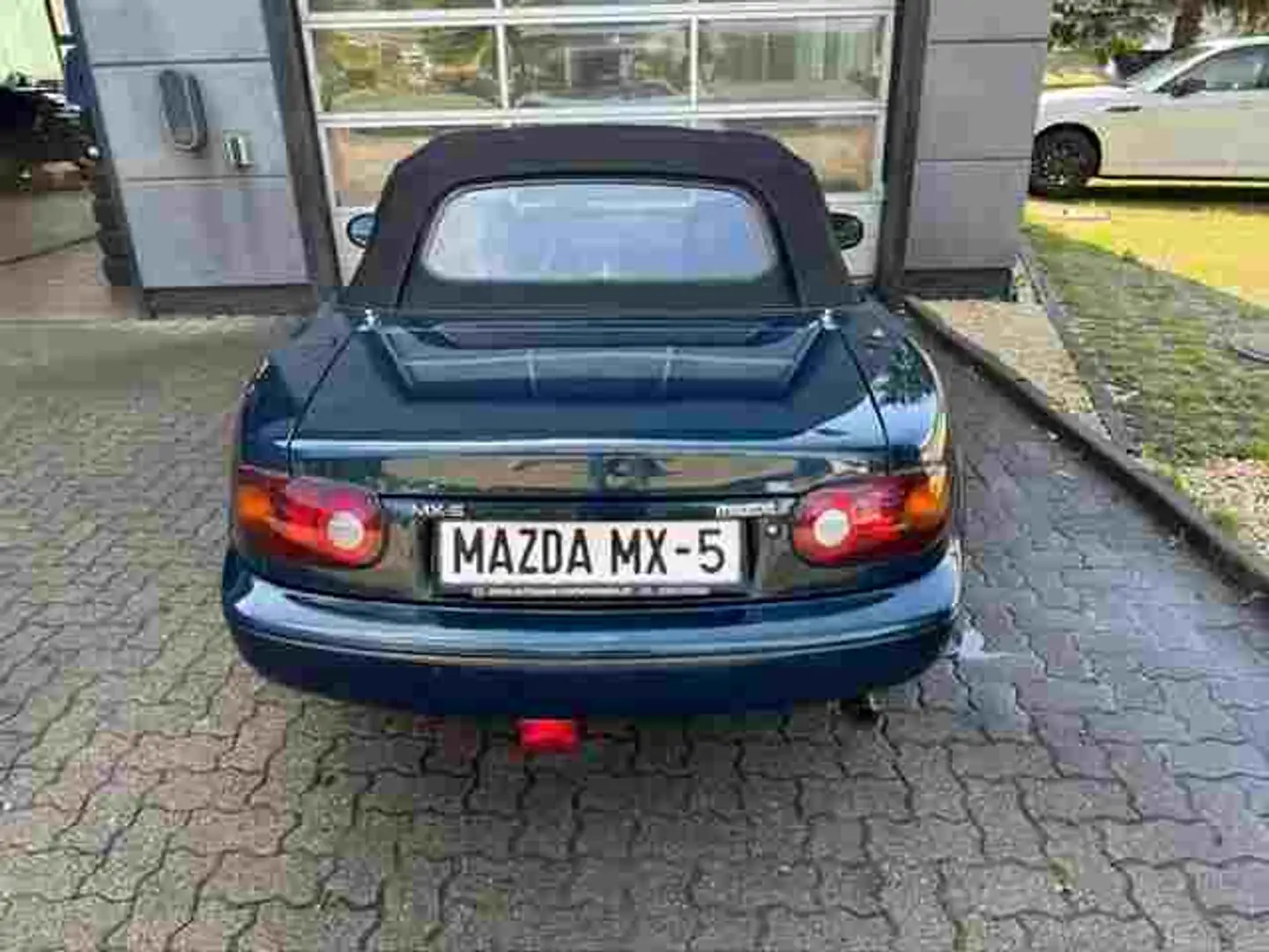 Vehicle image, number 4