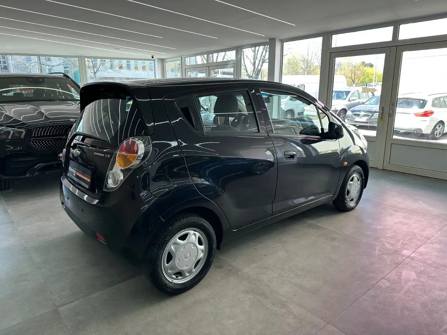 Vehicle image, number 6