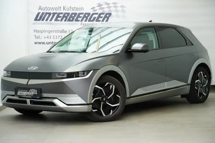 Additional image of the vehicle